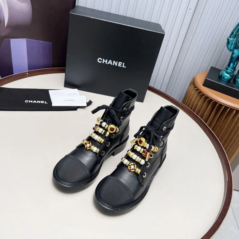 Versatile Chxnxl Boots 125328