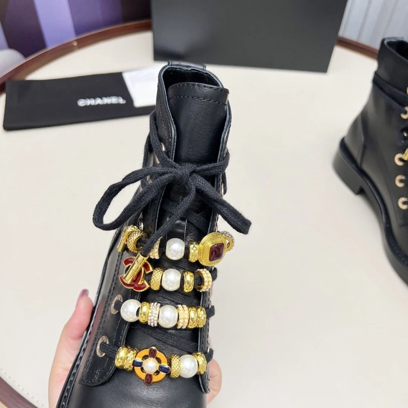 Versatile Chxnxl Boots 125328