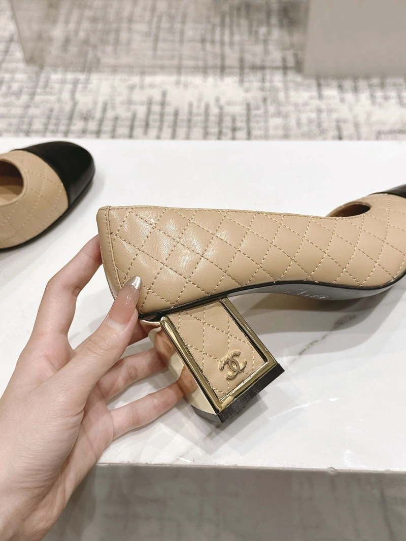 WellDesigned Chxnxl High Heels 124576