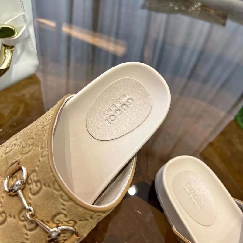 WellDesigned Gxccx Slippers 158755