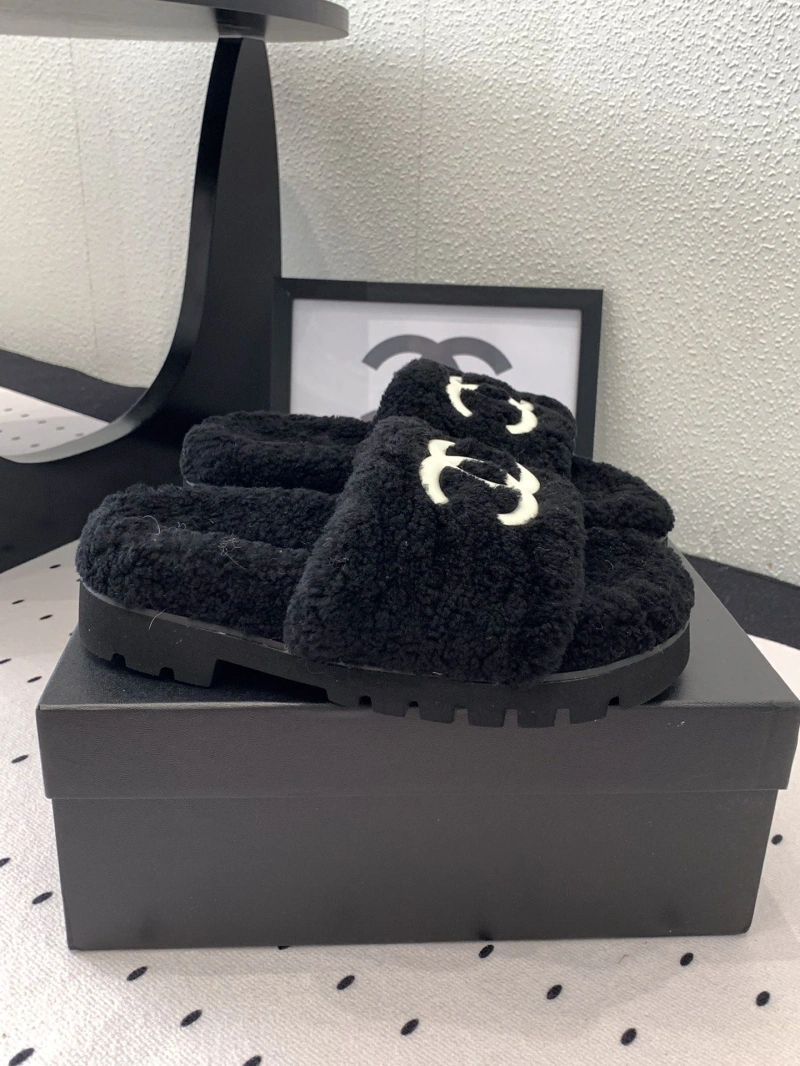 Flexible Chxnxl Slippers 124170