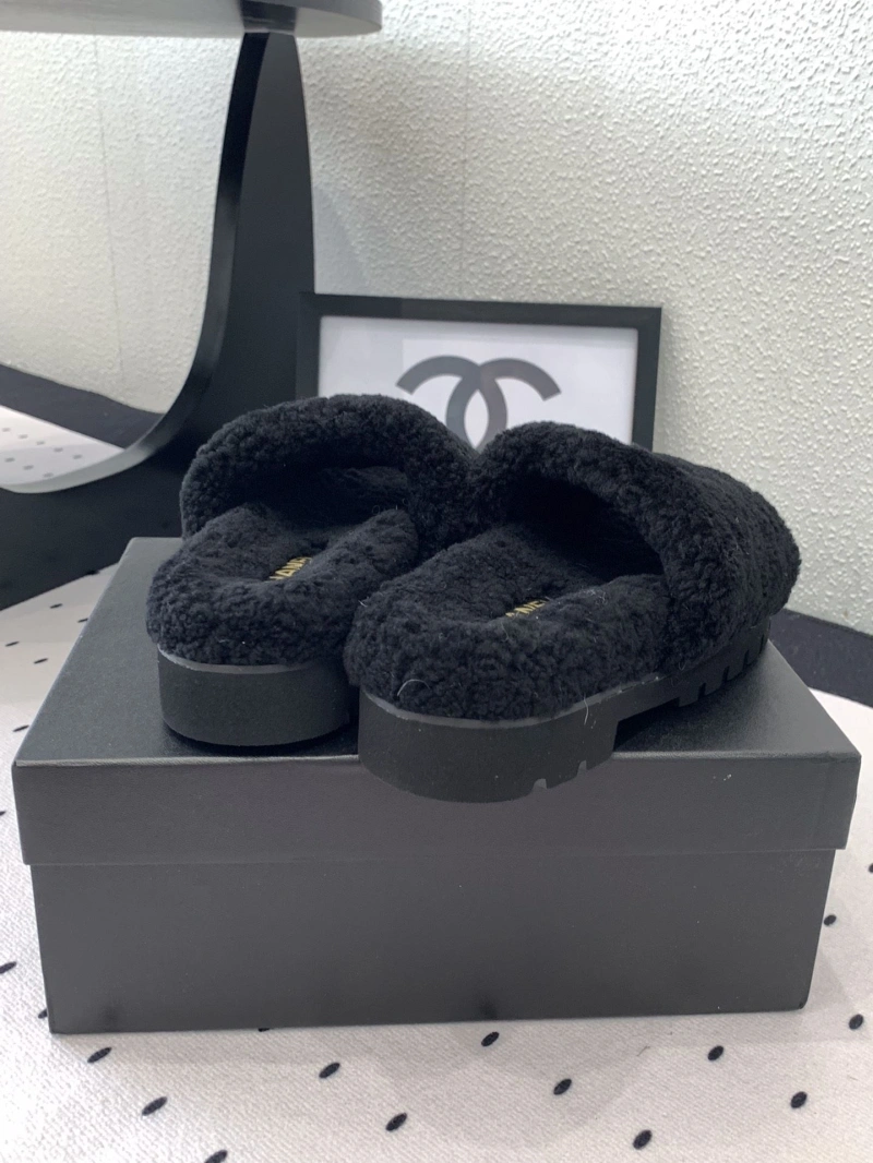 Flexible Chxnxl Slippers 124170