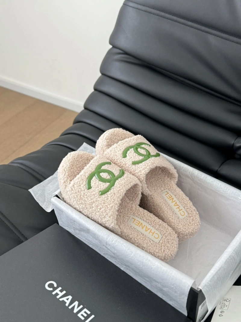 Lightweight Chxnxl Slippers 124141
