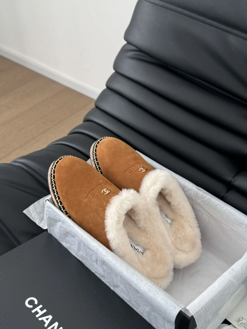 HighQuality Chxnxl Slippers 124136