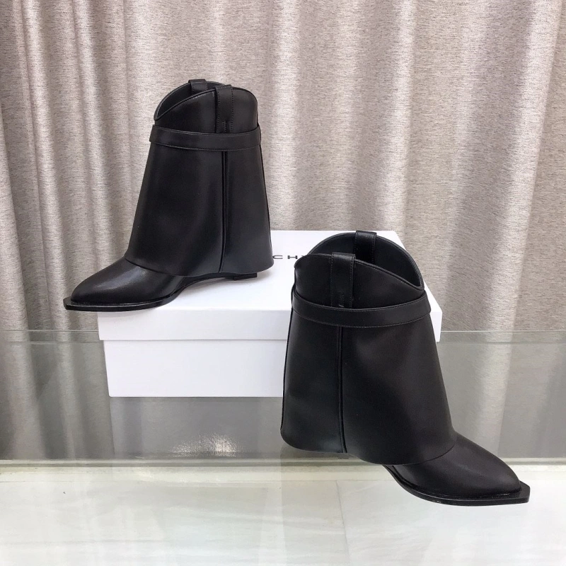 Efficient Gxvxnchy Boots 153311