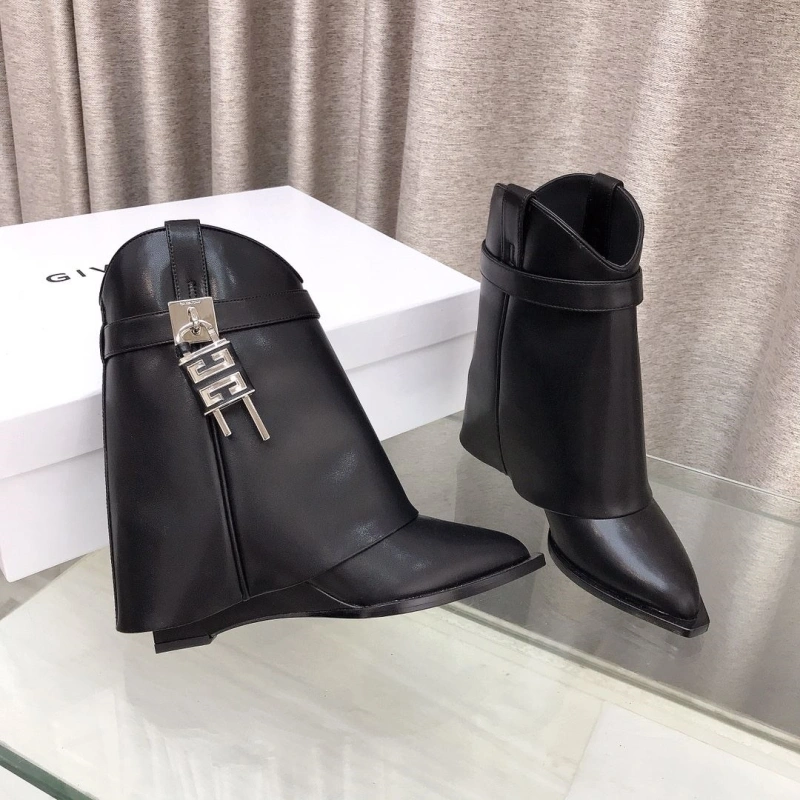 Efficient Gxvxnchy Boots 153311