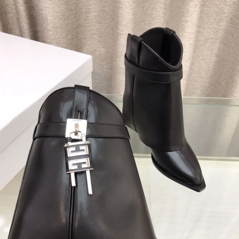 Efficient Gxvxnchy Boots 153311