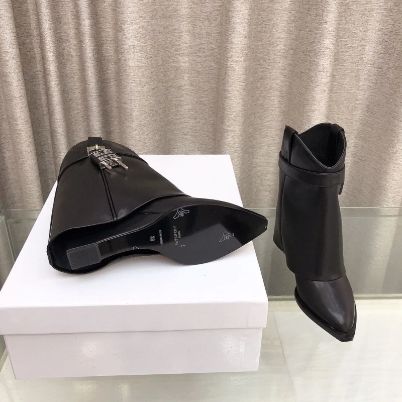 Efficient Gxvxnchy Boots 153311