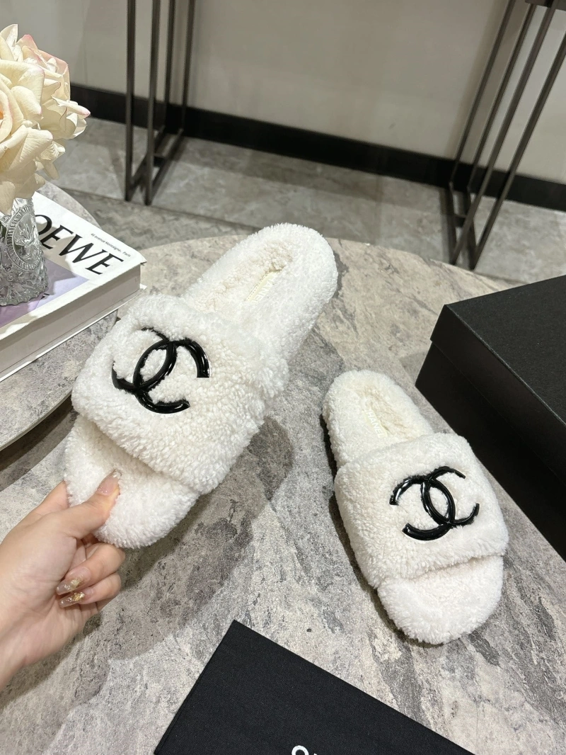 Trendsetting Chxnxl Slippers 124130