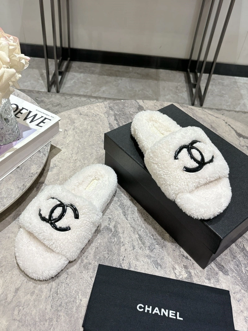 Trendsetting Chxnxl Slippers 124130