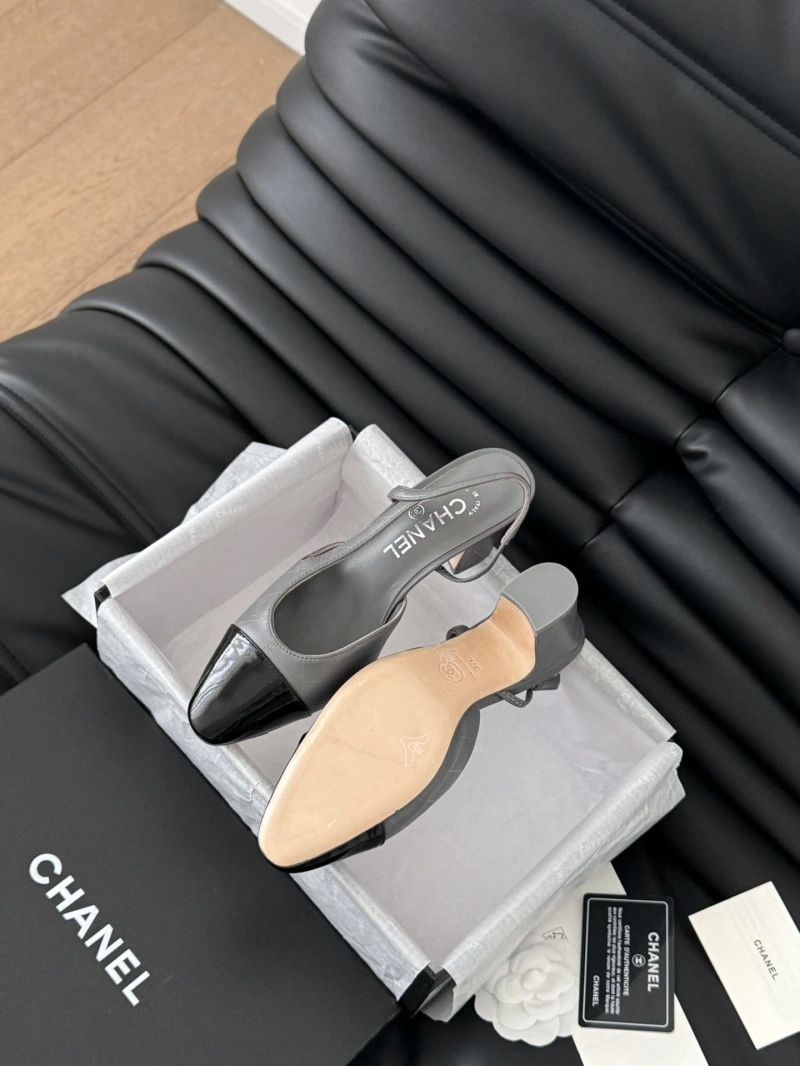 Cozy Chxnxl Sandals 124308