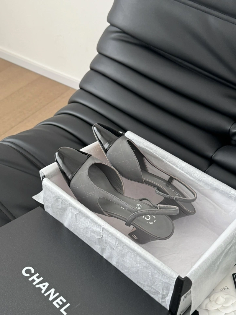 Cozy Chxnxl Sandals 124308