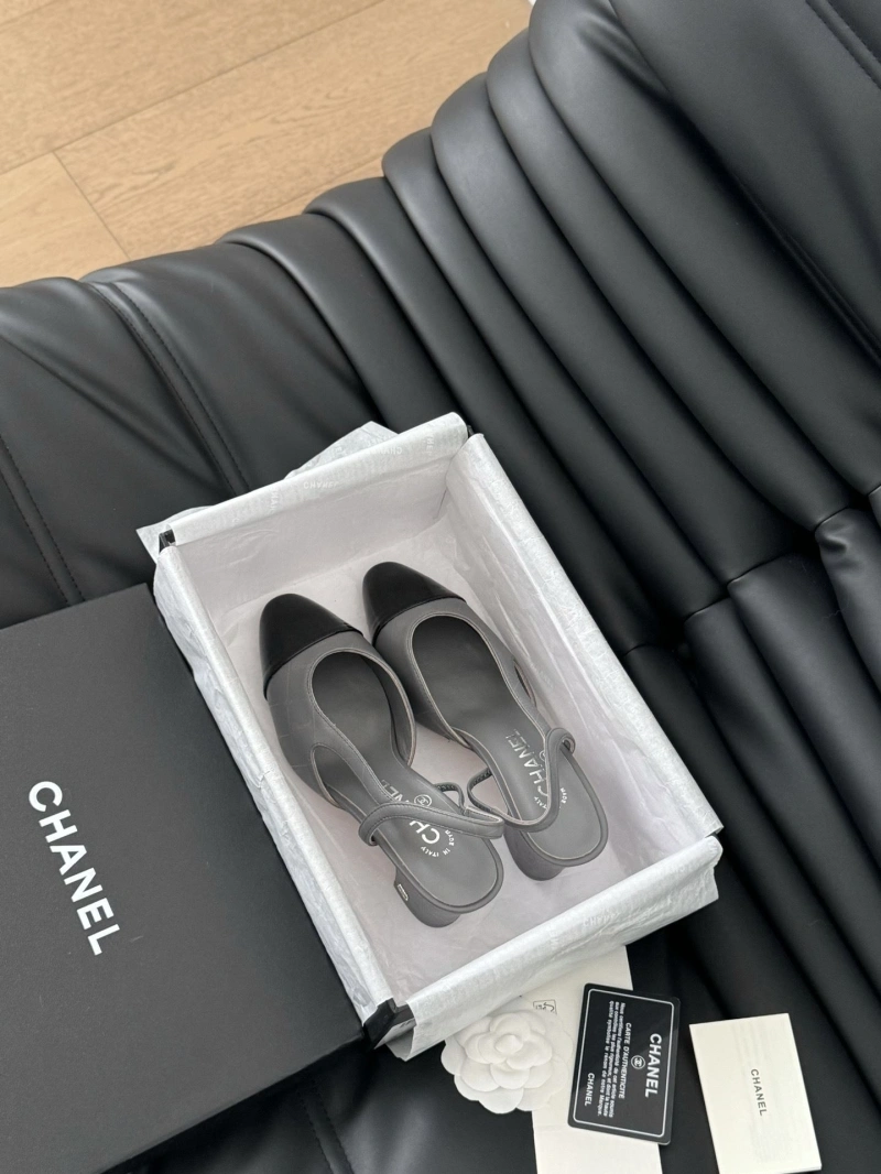 Cozy Chxnxl Sandals 124308