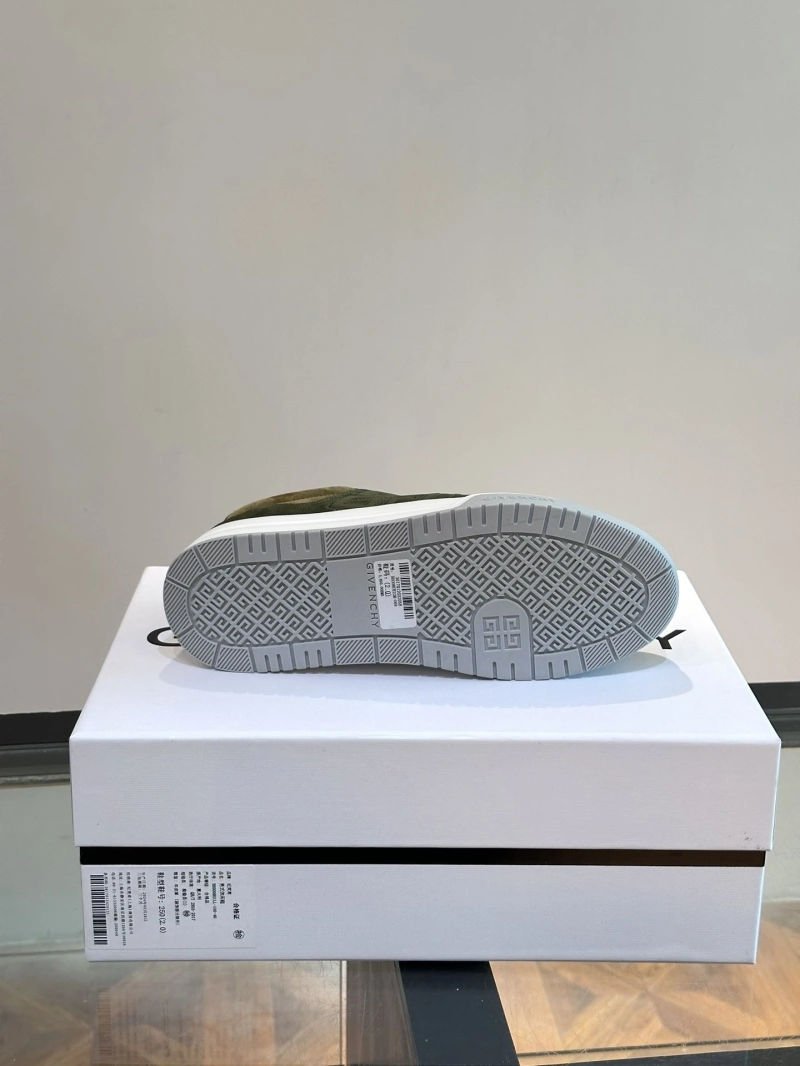 Versatile Gxvxnchy Sneakers 153288