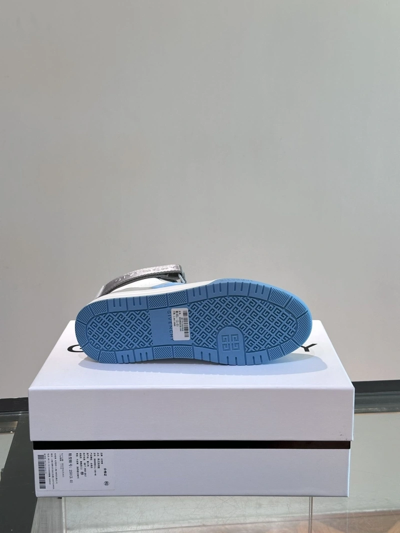 Fashionable Gxvxnchy Sneakers 153293