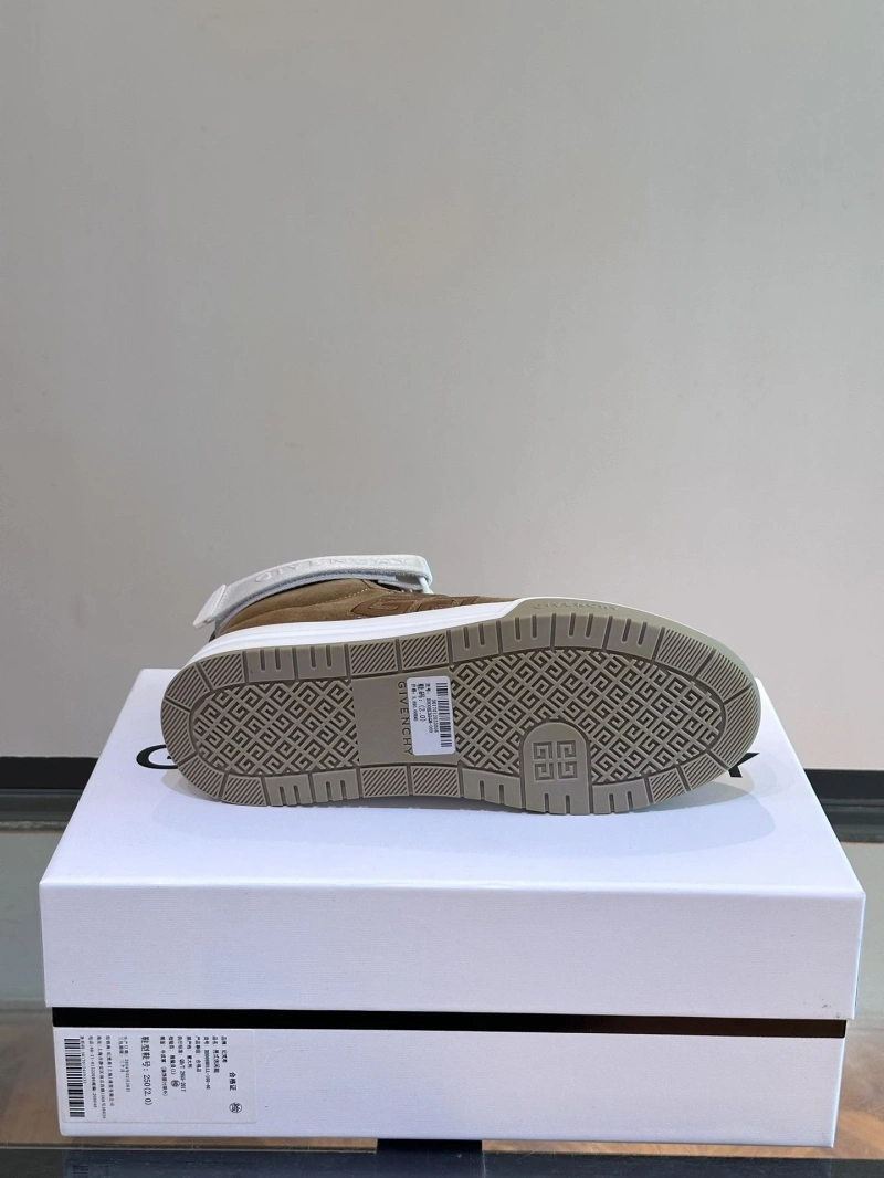 Gxvxnchy Sneakers Popular 153295