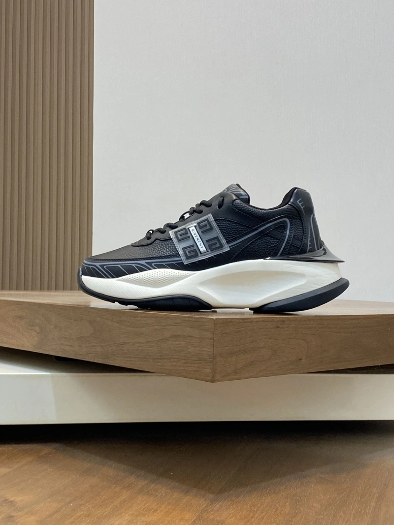 WellDesigned Gxvxnchy Sneakers 153302