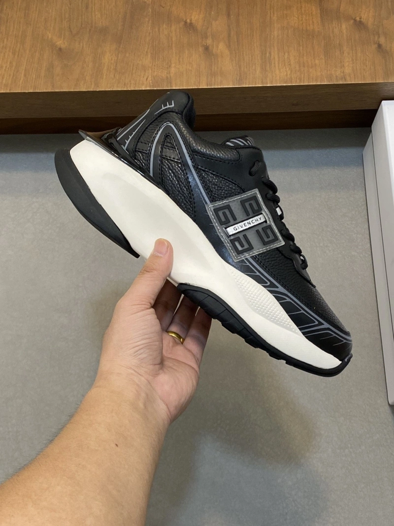 WellDesigned Gxvxnchy Sneakers 153302