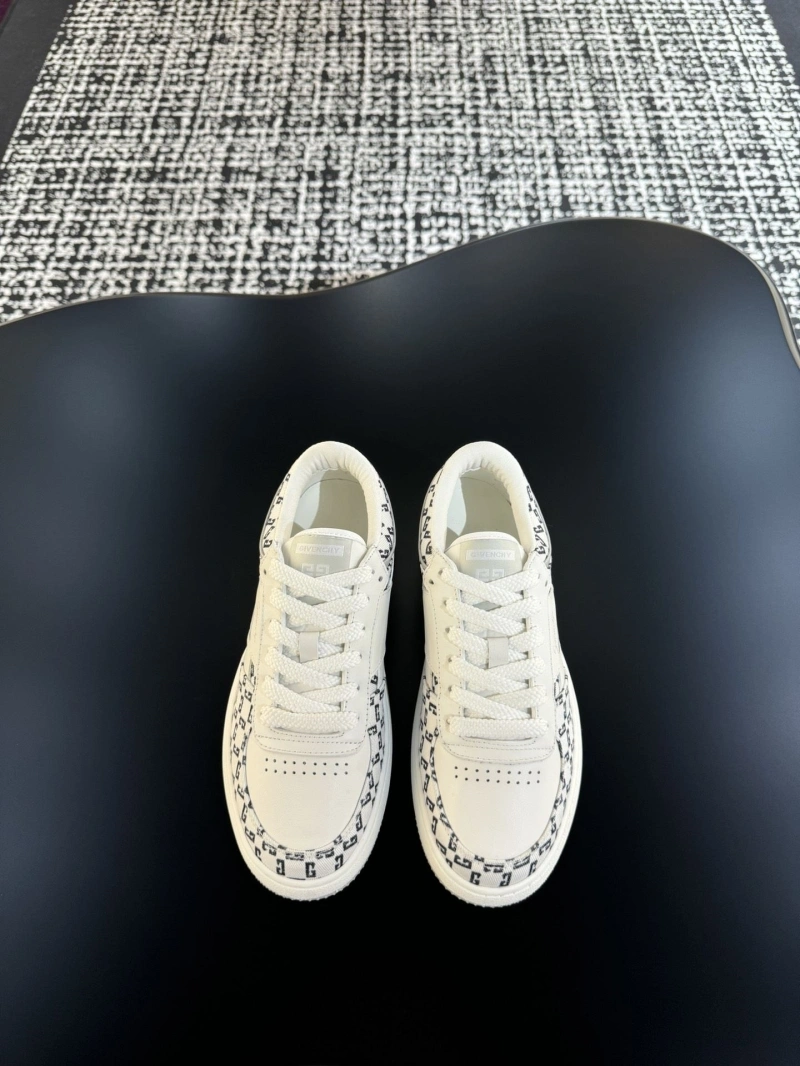 Gxvxnchy Sneakers Sophisticated 153278