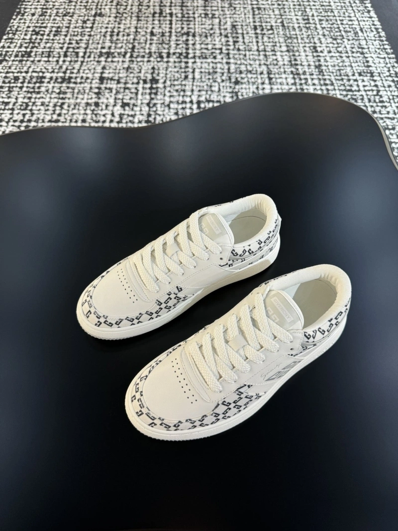Gxvxnchy Sneakers Sophisticated 153278