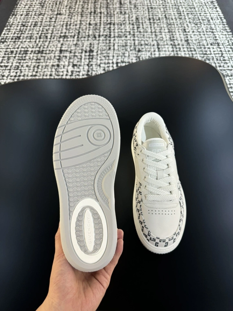 Gxvxnchy Sneakers Sophisticated 153278