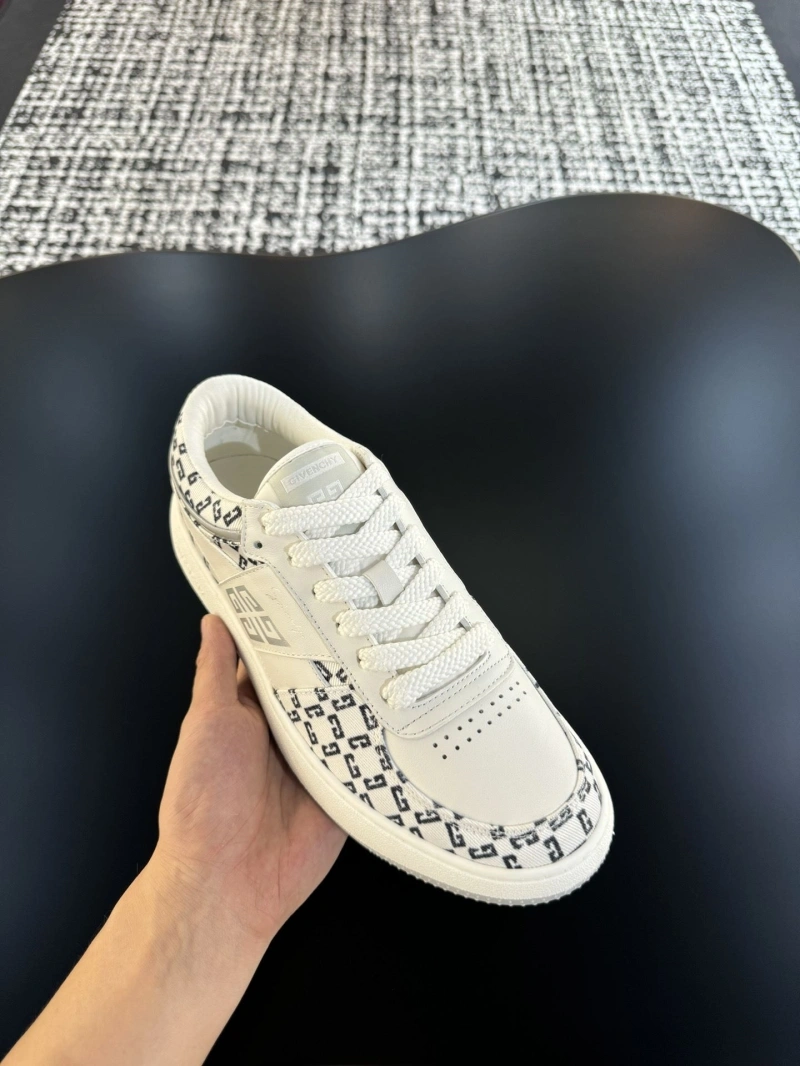 Gxvxnchy Sneakers Sophisticated 153278