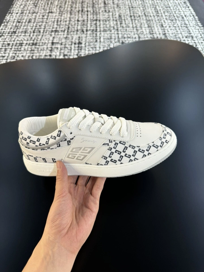 Gxvxnchy Sneakers Sophisticated 153278