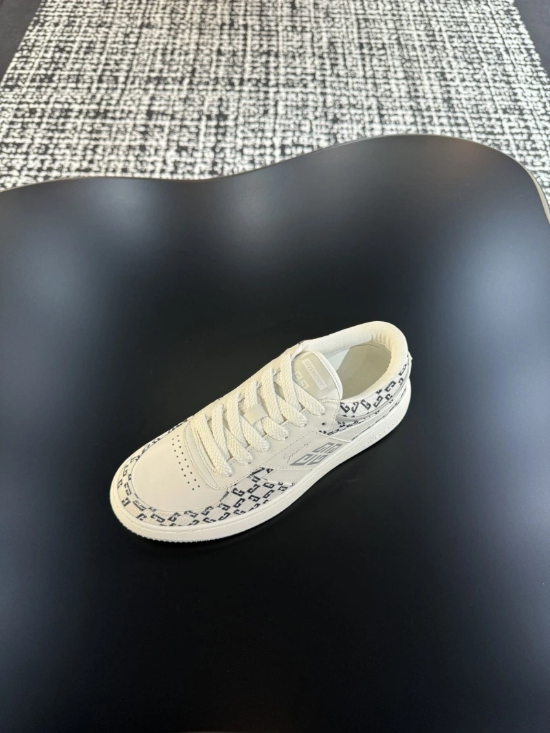 Gxvxnchy Sneakers Sophisticated 153278