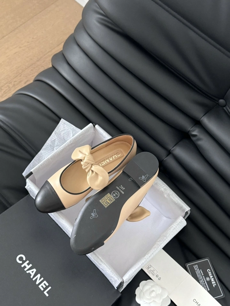 Bold Chxnxl Flat Shoes 124609
