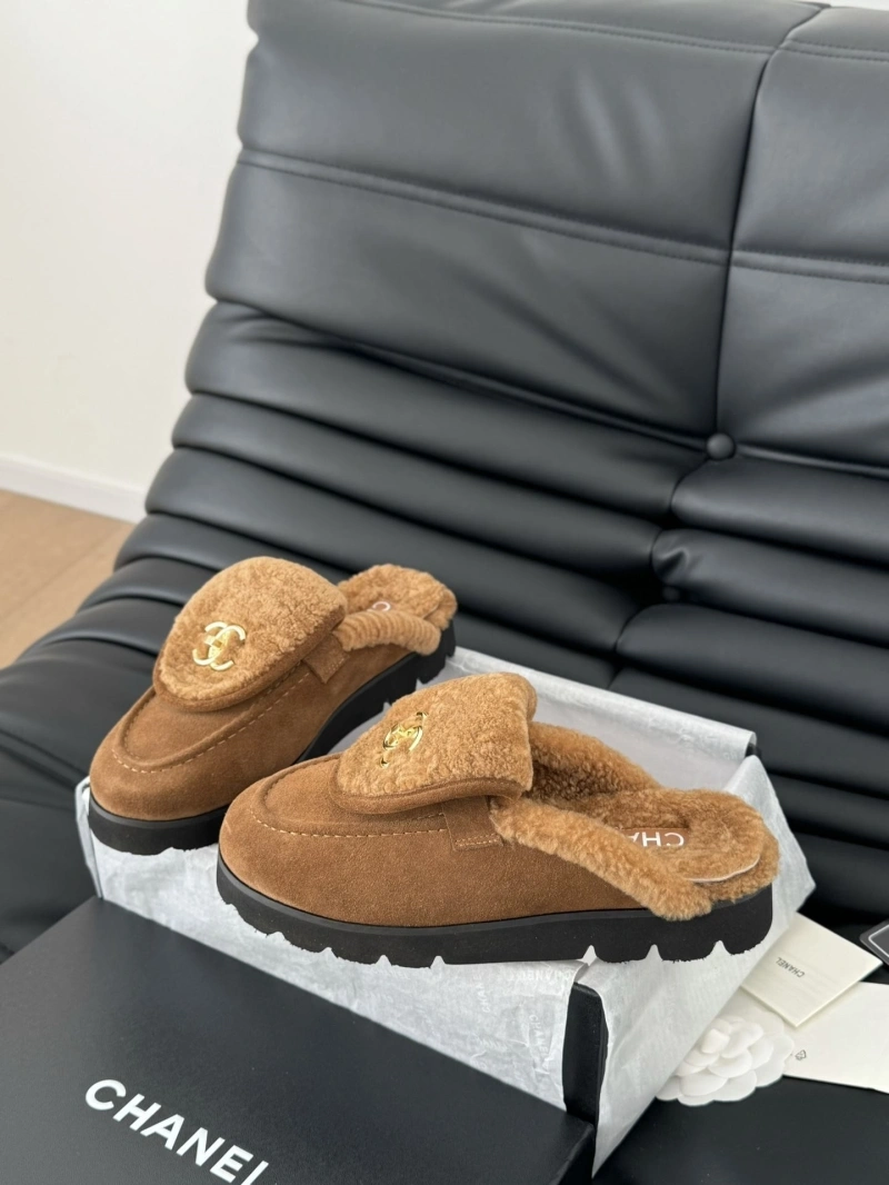 Sleek Chxnxl Slippers 124112