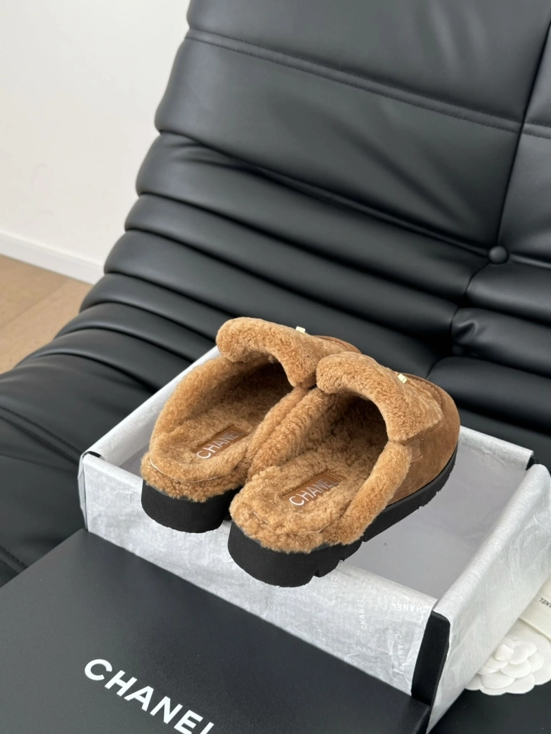 Sleek Chxnxl Slippers 124112