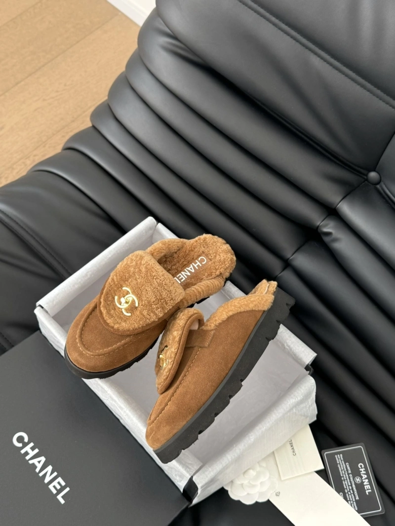 Sleek Chxnxl Slippers 124112