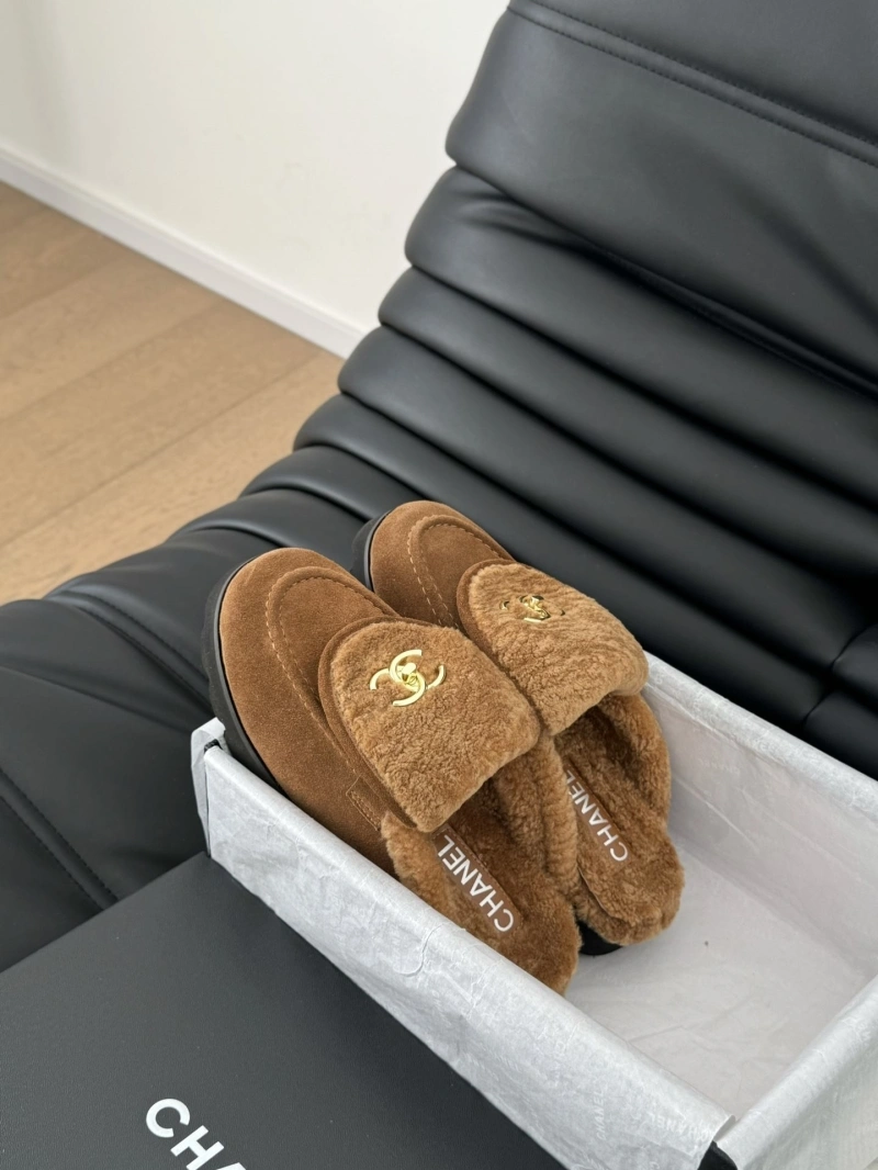 Sleek Chxnxl Slippers 124112