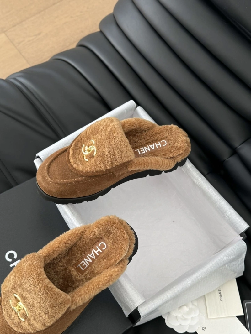 Sleek Chxnxl Slippers 124112