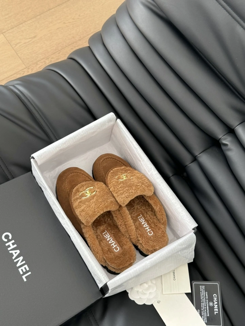 Sleek Chxnxl Slippers 124112