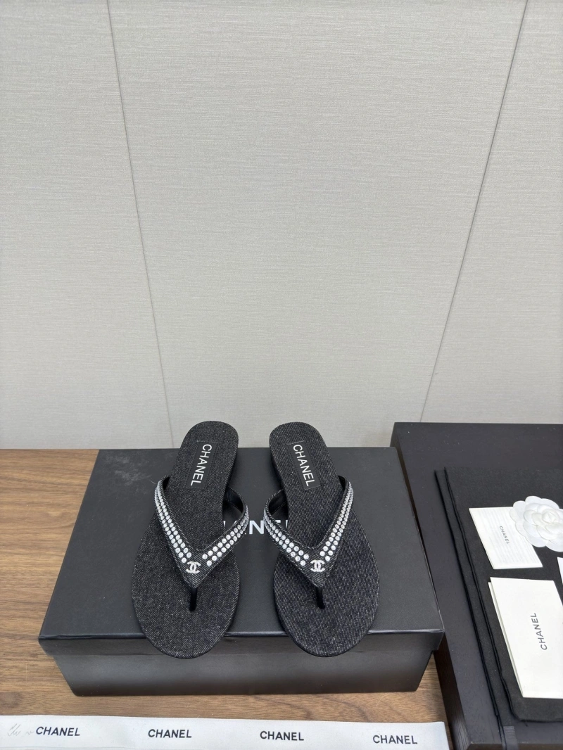 Resilient Chxnxl Slippers 124116