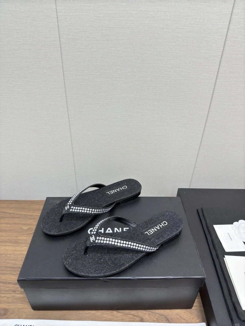 Resilient Chxnxl Slippers 124116