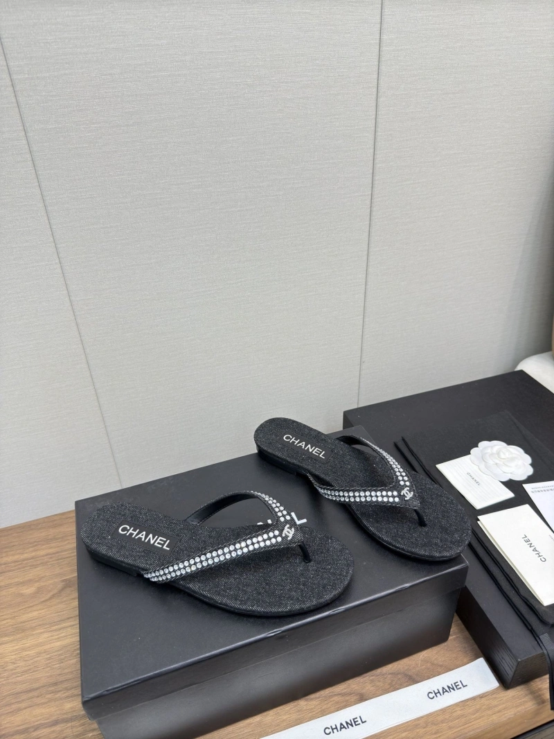 Resilient Chxnxl Slippers 124116