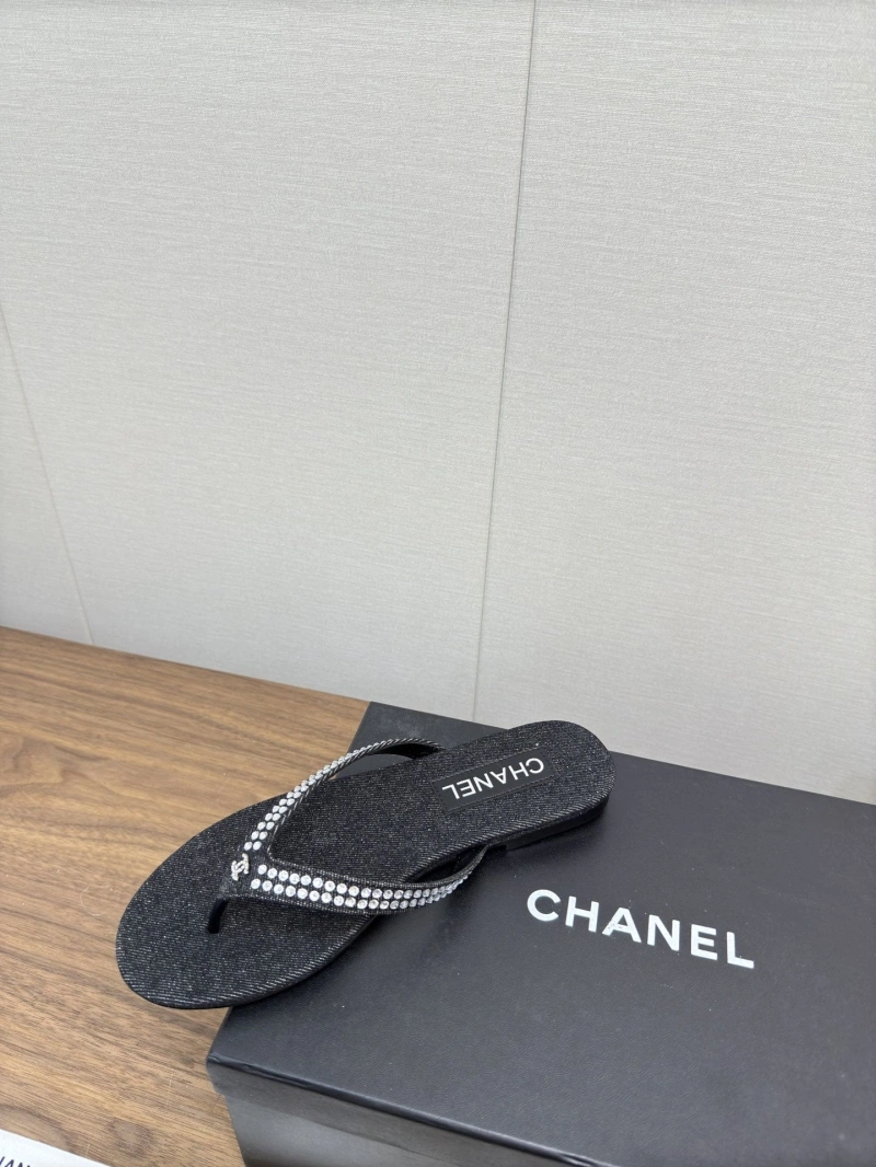 Resilient Chxnxl Slippers 124116