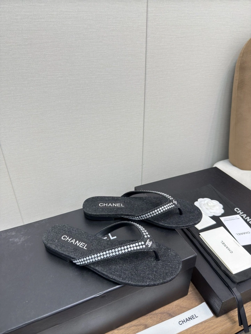 Resilient Chxnxl Slippers 124116