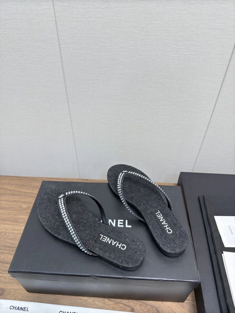 Resilient Chxnxl Slippers 124116