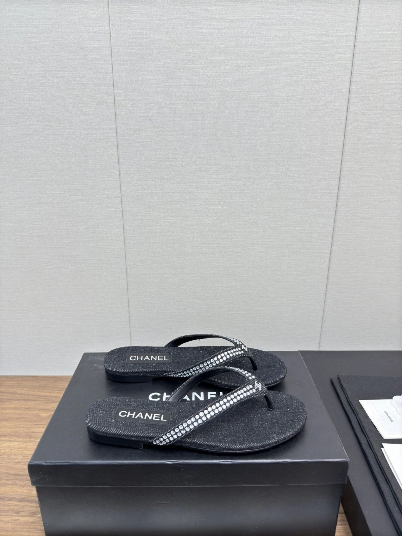 Resilient Chxnxl Slippers 124116