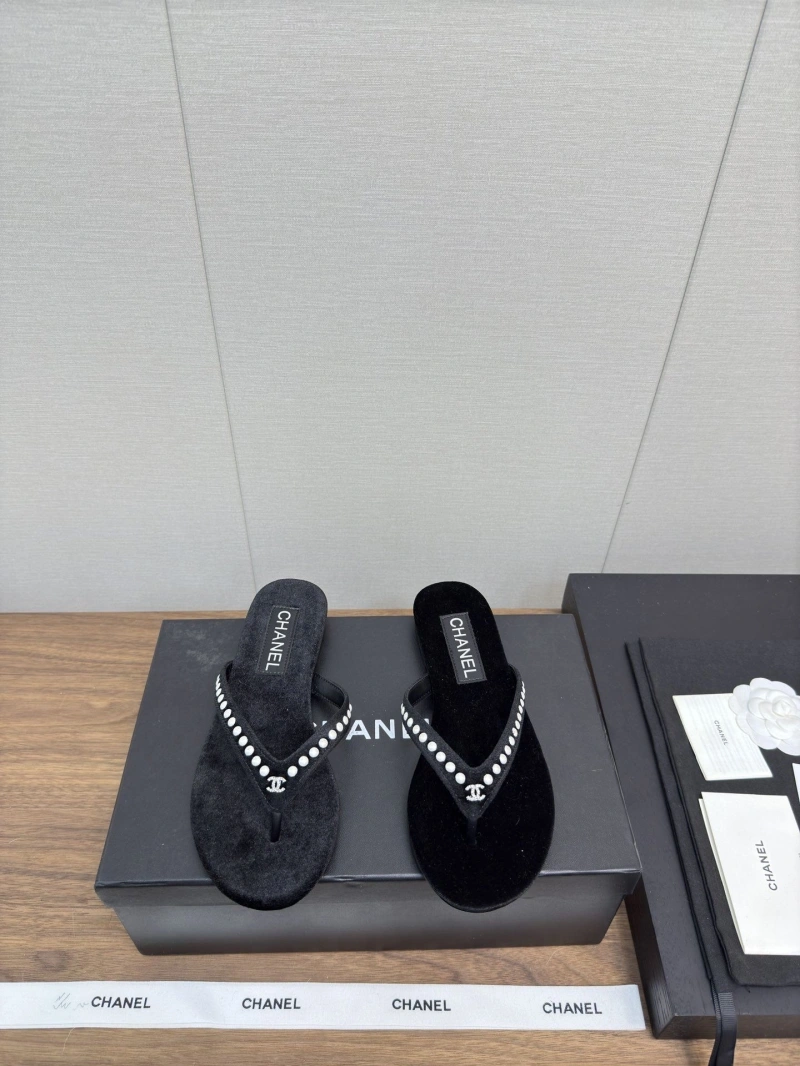 Bold Chxnxl Slippers 124108