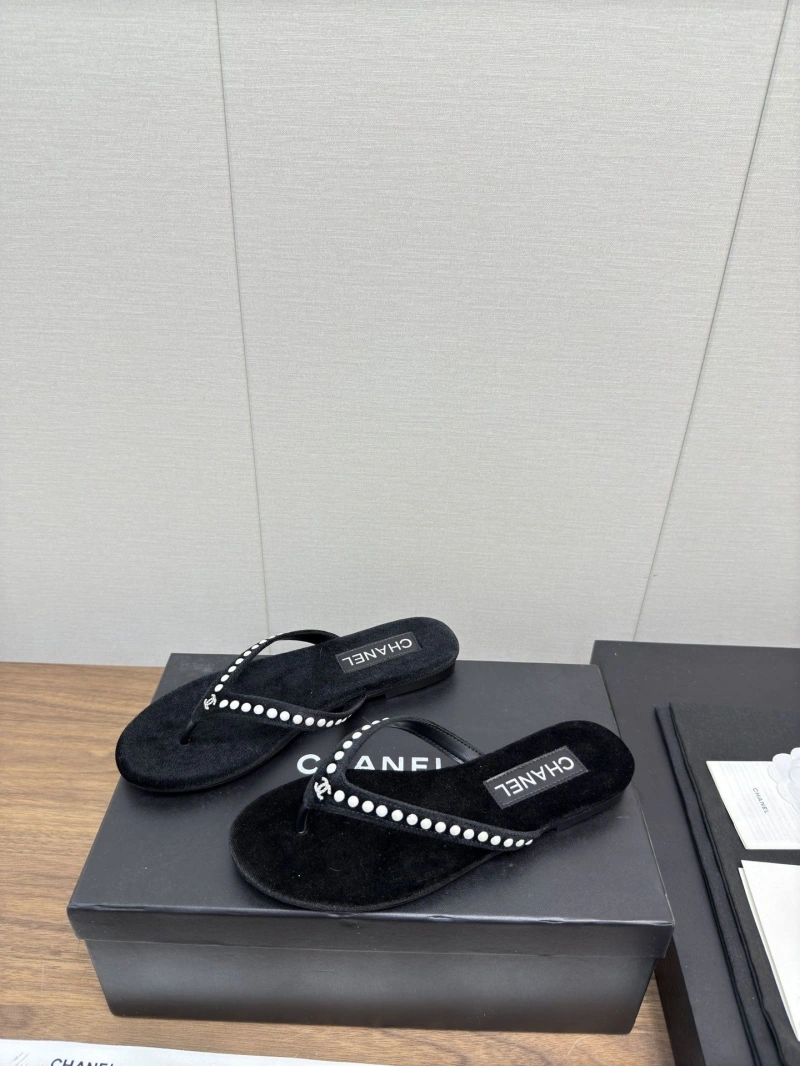 Bold Chxnxl Slippers 124108