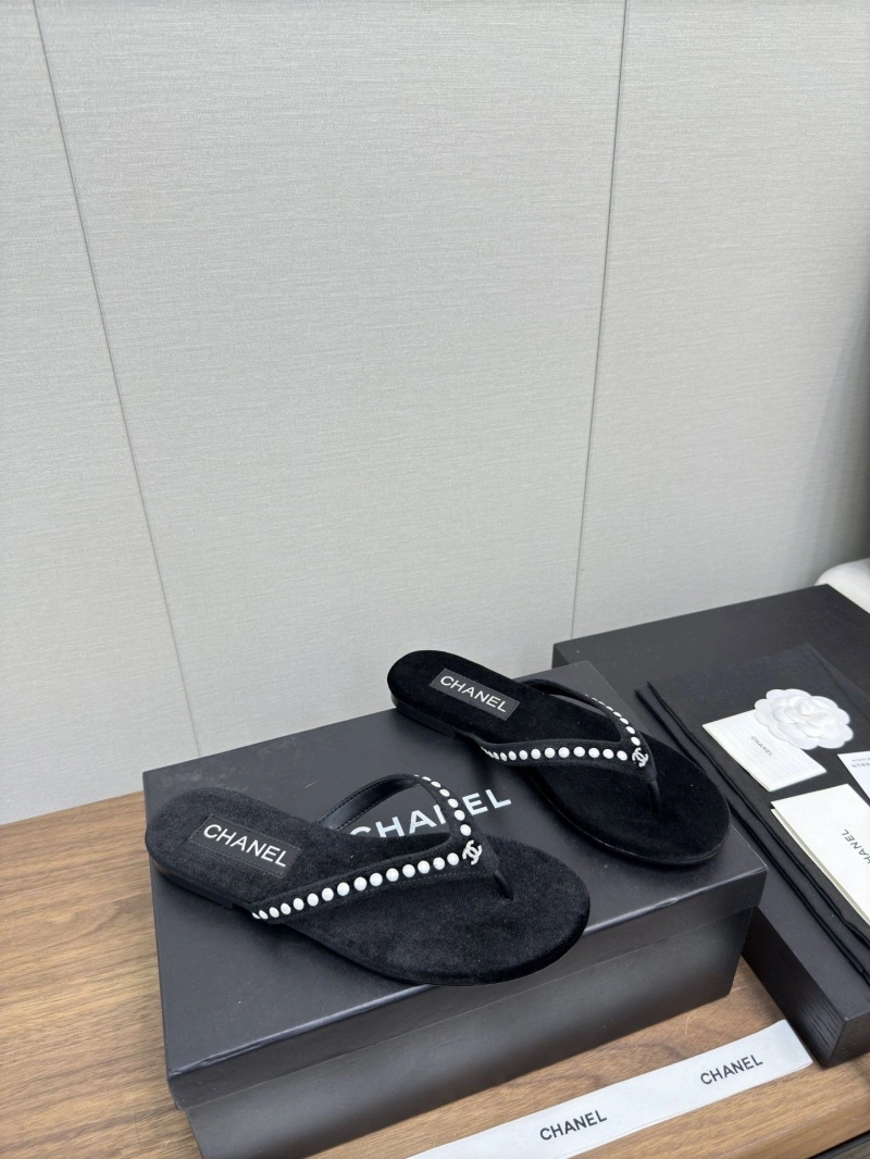 Bold Chxnxl Slippers 124108