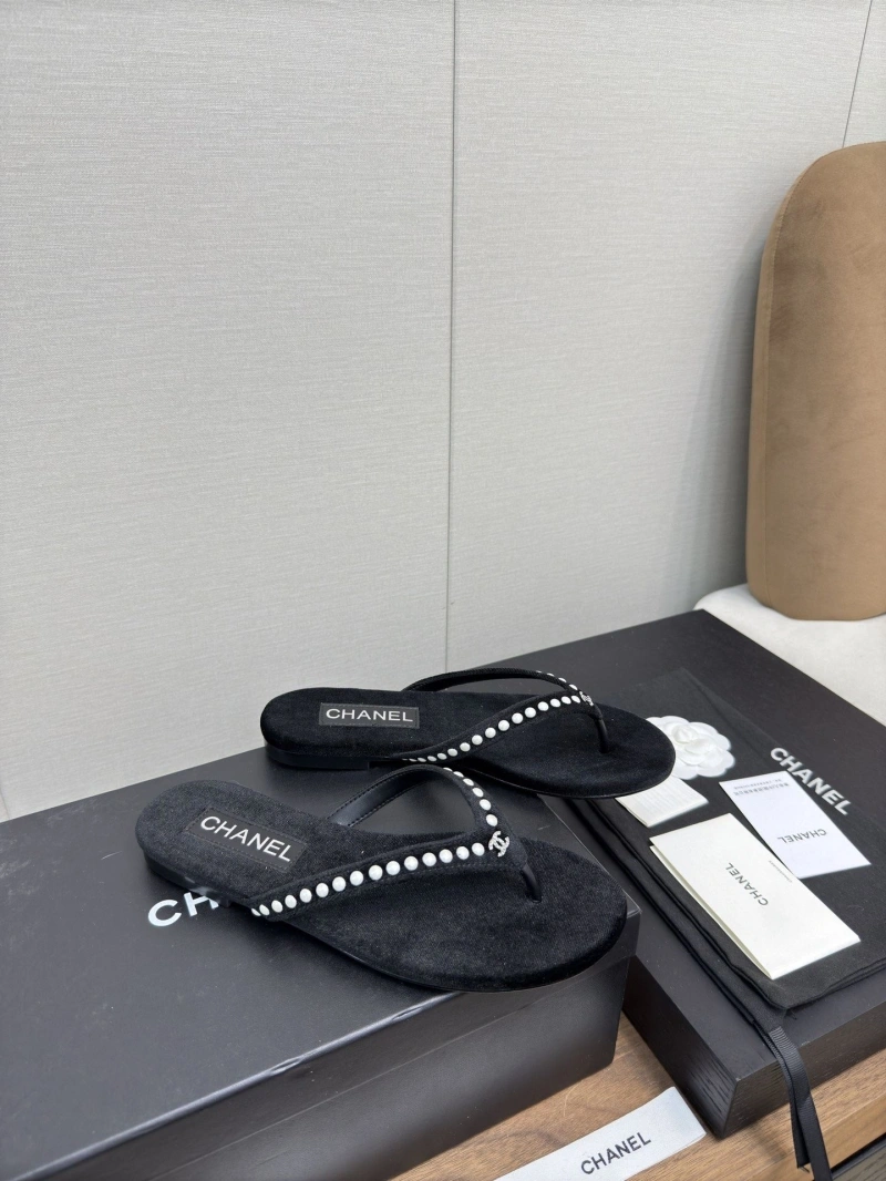 Bold Chxnxl Slippers 124108