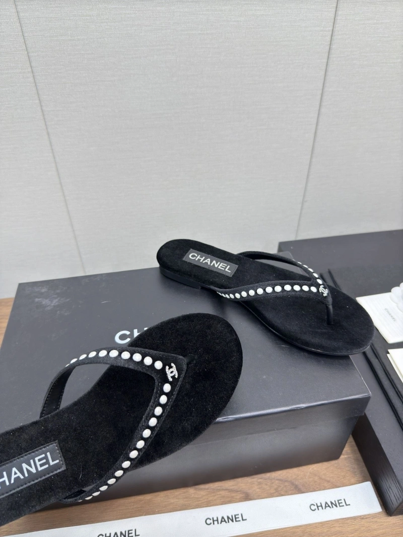 Bold Chxnxl Slippers 124108