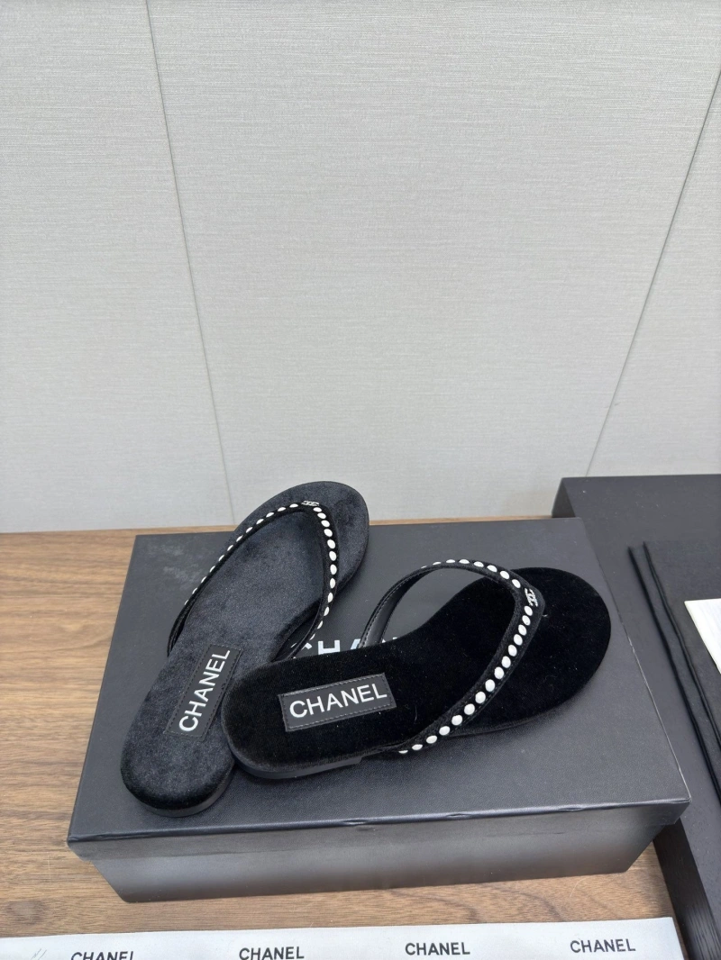 Bold Chxnxl Slippers 124108
