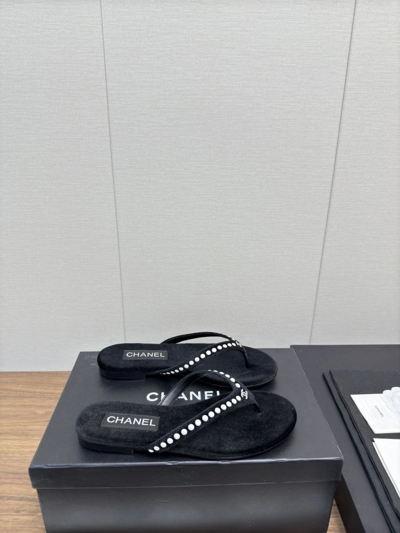 Bold Chxnxl Slippers 124108