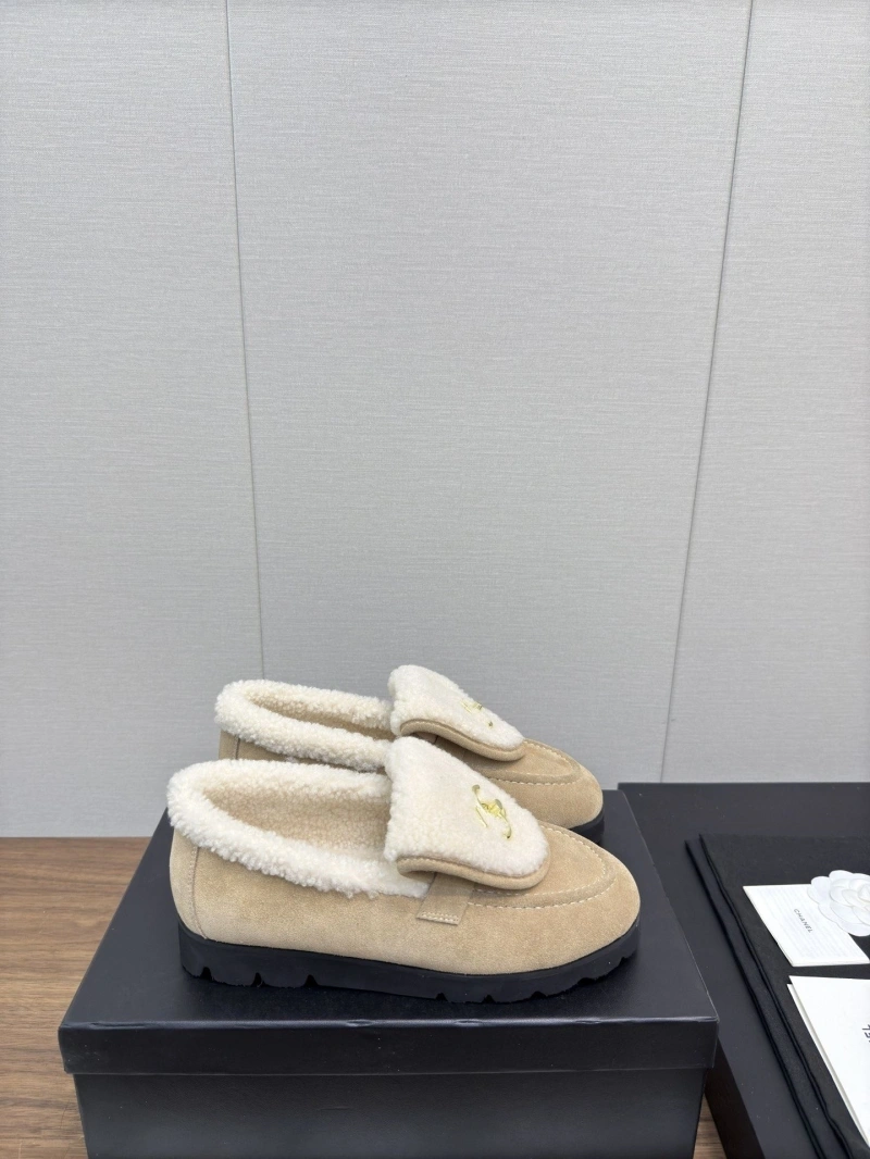 Lightweight Chxnxl Slippers 124110